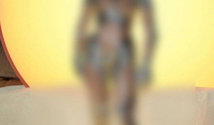 Зендея показала голу сукню на прем'єрі другої частини фільму "Дюна" (2 фото + 3 відео)