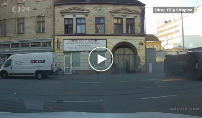 Чешская машина скорой помощи попала на камеру полицейской машины