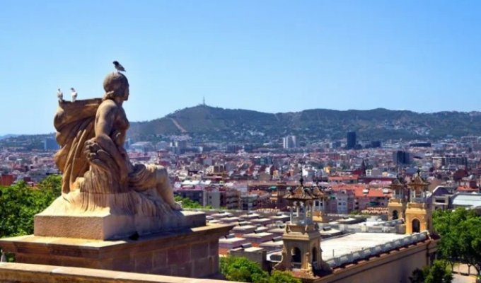18 reasons to visit Barcelona (19 photos)