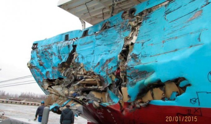Морская авария в Ирбенском проливе (4 фото)