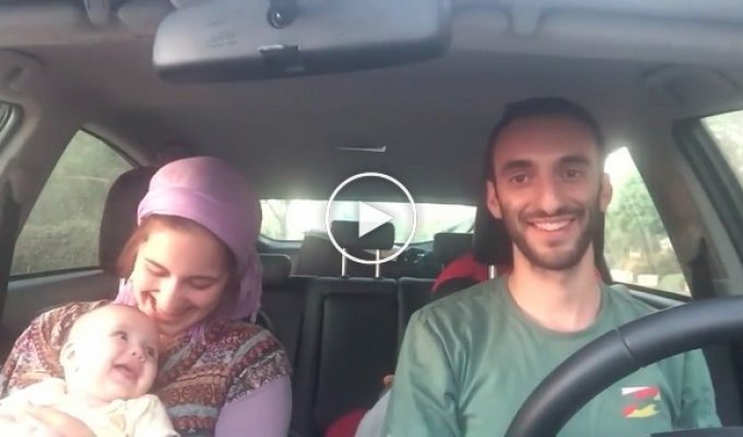 Израильская семья спела караоке на камеру