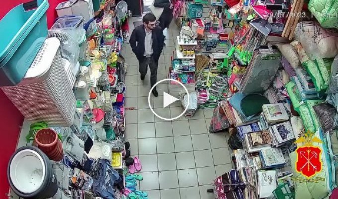 «Ты - не ты, когда припекает»: сотрудник магазина отбирал товар у дерзкого похитителя кепок