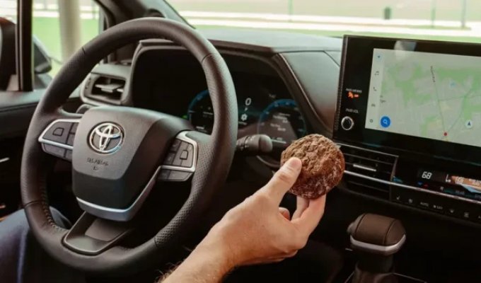 Последней новинкой Toyota стали дорогие пирожные (6 фото)