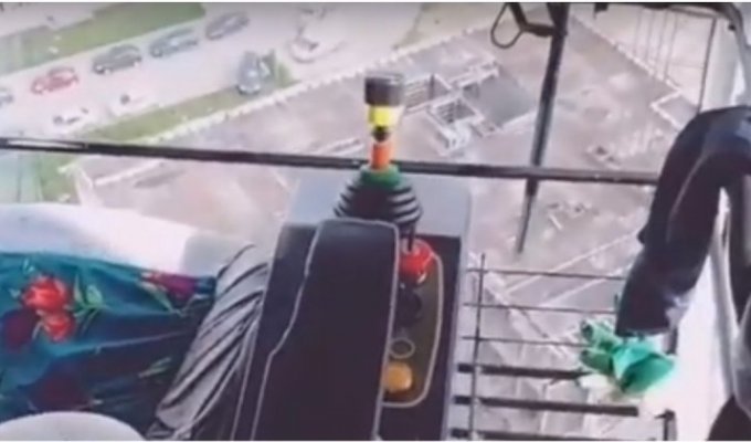 Крановщик об удобствах в кабине башенного крана (1 фото + 5 видео)