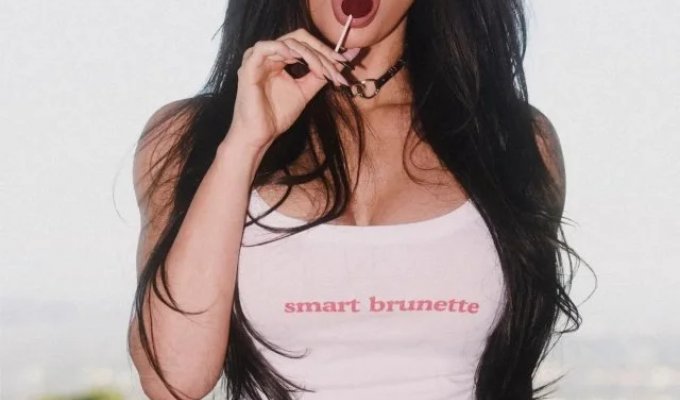 Megan Fox Launches Her Own OnlyFans and Crashes the Site on Day One (9 Photos)