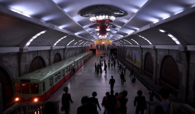 Пхеньянский метрополитен (36 фото)