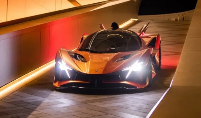 Представлен новый суперкар Apollo Evo с V12 (9 фото)