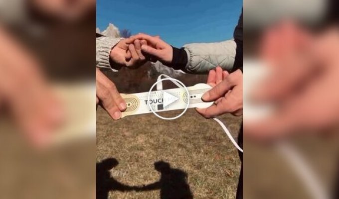 Инженеры создали устройство «Touch Me», которое превращает прикосновения в музыкальные звуки