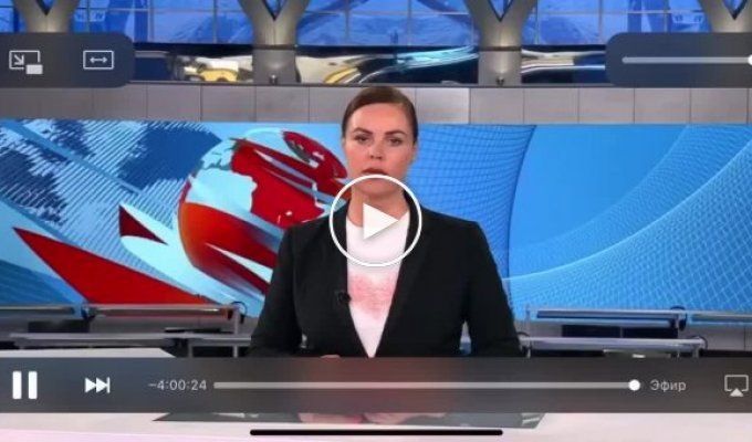 В эфир российской пропаганды ворвалась девушка с антивоенным плакатом