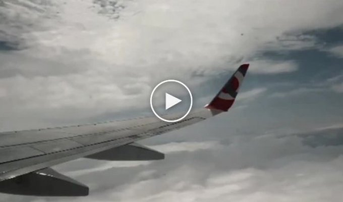 Взрыв двигателя самолета в Бразилии попал на видео