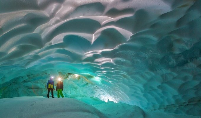 Первозданная Камчатка: снежные пещеры (20 фото)