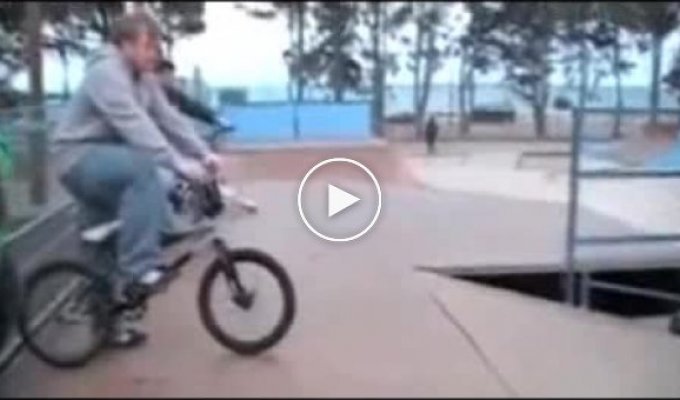 Неудачный трюк на велосипеде