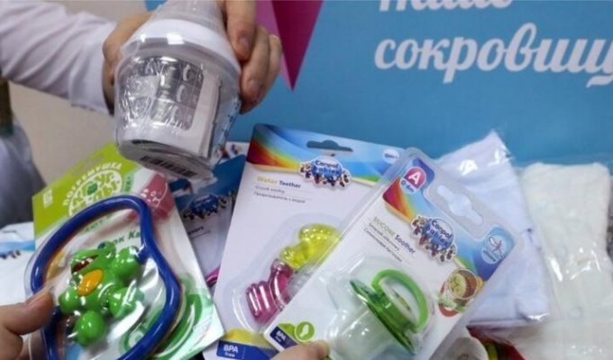 В Екатеринбурге уволили медсестру, занимавшуюся сбором вещей для новорожденных отказников (6 фото)