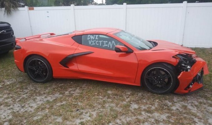 Владелец нового Corvette C8 разбил машину на следующий день после покупки (7 фото)