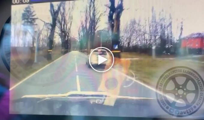 Double overtaking across a continuous road with a fatal outcome in Russia