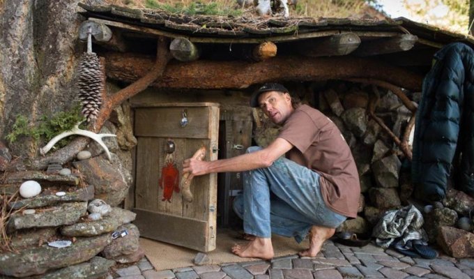 The life of one person or the everyday life of a modern hobbit (16 photos + 1 video)