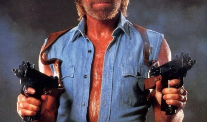 Chuck Norris showed what he looks like 40 years after the legendary photo (2 photos)