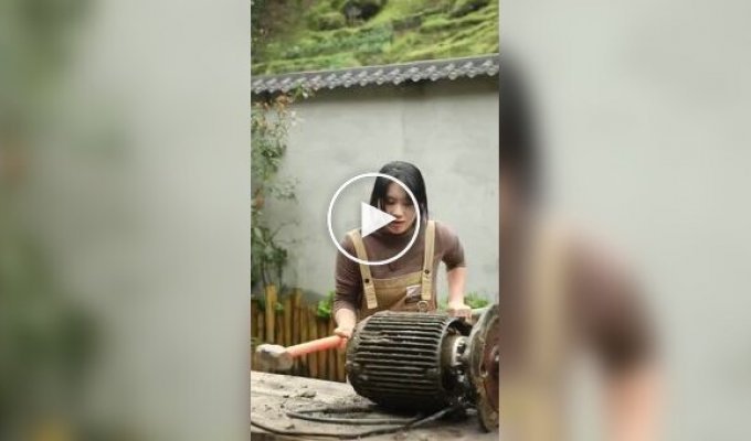 В Китае девушка самостоятельно починила двигатель бетономешалки