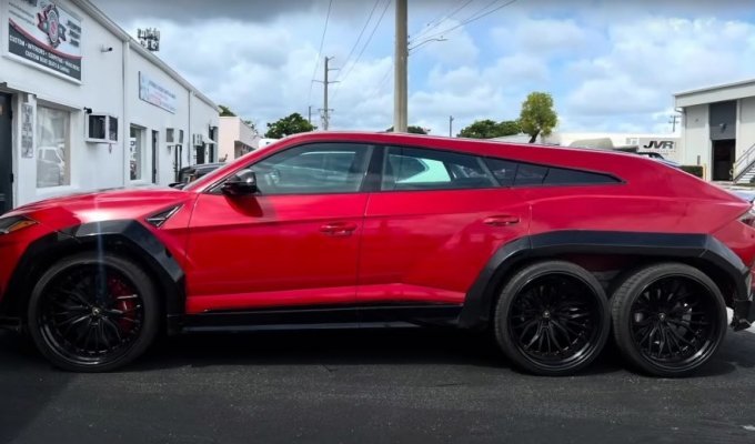 Lamborghini Urus turned into a 6-wheeled monster (2 photos + 1 video)