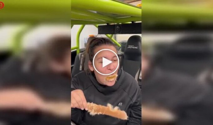 Девушка решила укусить рогоз— и мгновенно пожалела о своем решении