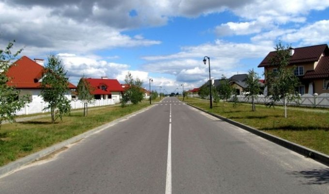 Жизнь в простом белорусском коттеджном городке (14 фото)