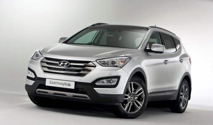 Обновленный Hyundai Santa Fe появится в октябре (7 фото)