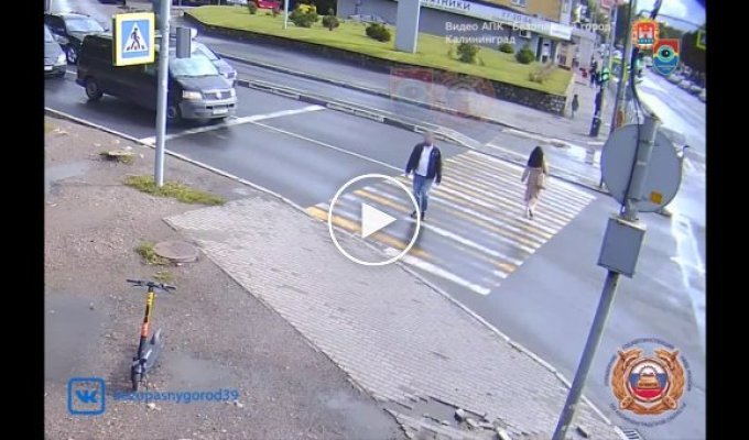 В Калининграде девушка шагнула на красный и попала под машину