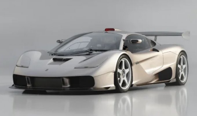 Самый дорогой автомобиль в истории продан (4 фото)