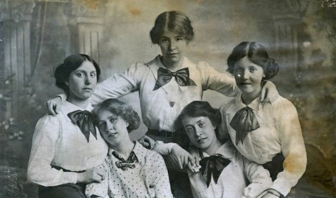 Мгновения прошлого: как выглядели юные леди 100 лет назад (21 фото)