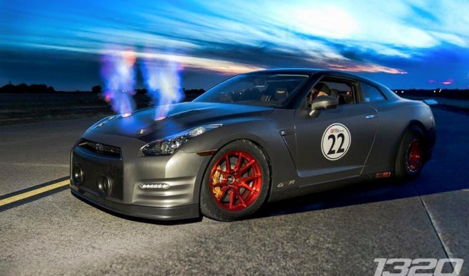 Nissan GT-R установил новый рекорд скорости на 1/2 мили (5 фото + 1 видео)