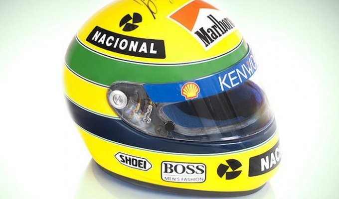 Шлем и комбинезон Ayrtona Senna были проданы на аукционе (3 фото)
