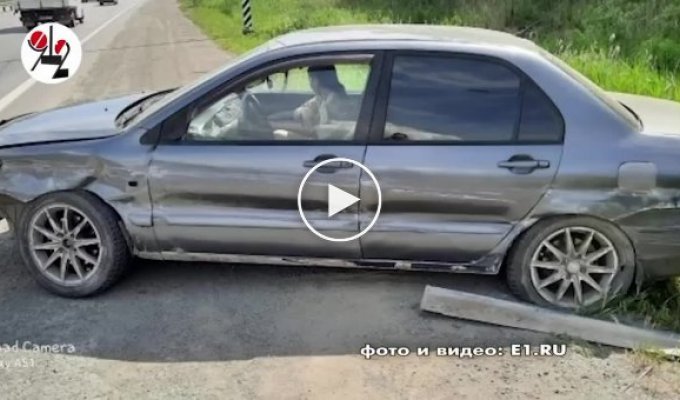 В Екатеринбурге обиженный водитель чуть не угробил семью, толкнув другую машину в отбойник