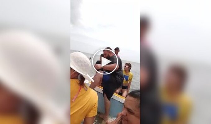 Boat passengers did not appreciate the guy's jump