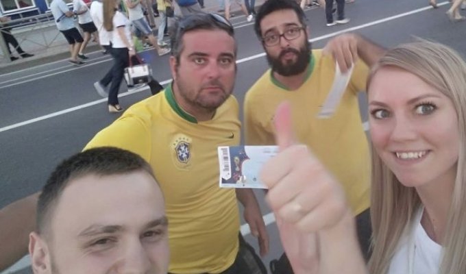 Бразильские болельщики удивили молодую пару из Ростова (3 фото)