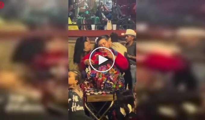 Продавщица увеличила продажи с помощью необычной и «привлекательной» техники