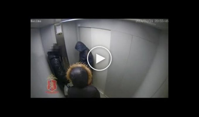 Ограбление девушки в Красноярском лифте