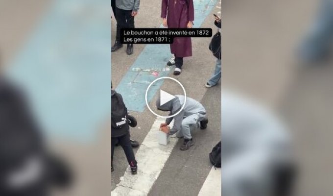 Участник протестов украл канистру с бензином, но не смог ее открыть