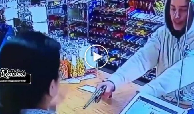 Robbery Doesn't Go According to Plan for a Guy