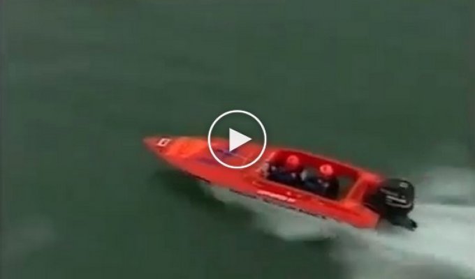 Лодка нырнула под воду на скорости 110 км в час