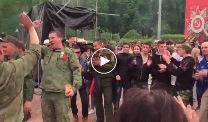 Как в Донецке развлекались после парада