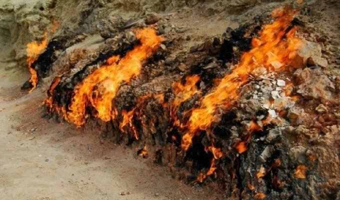 Огненная гора Янардаг (9 фото)