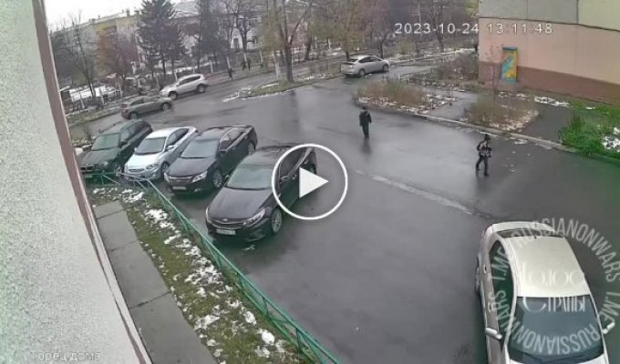 В России водитель избил школьников из-за того, что те перебежали дорогу в неположенном месте