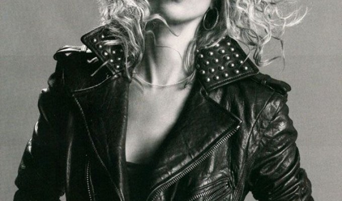 Kate Moss в черном (10 фотографий)