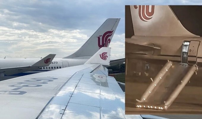 Пассажирка перепутала аварийную дверь самолёта с туалетом (4 фото)