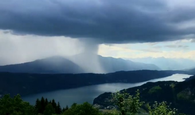 Мощнейший ливень над австрийским озером в таймлапс-ролике (2 фото + 1 видео)