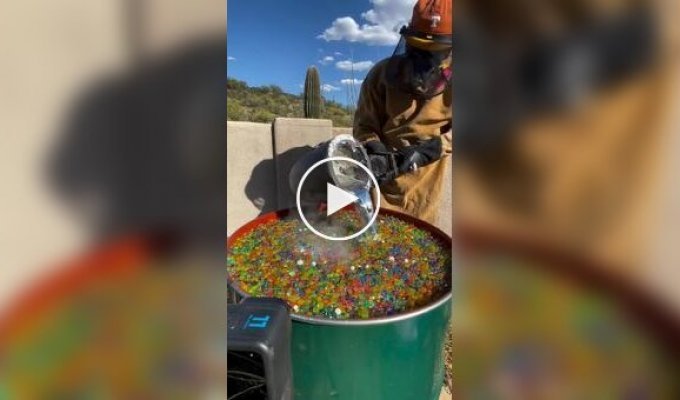 What happens if you pour metal into a container with hydrogel balls