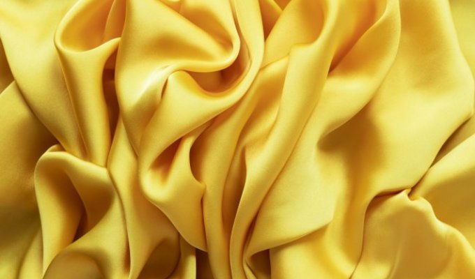 Як вибрати тканину для вечірньої сукні залежно від сезону та типу фігури