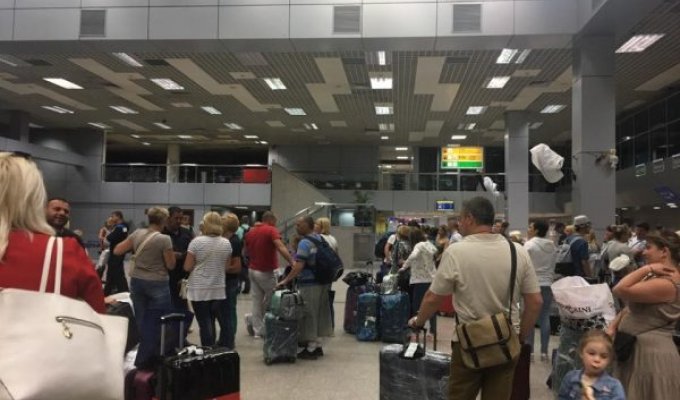В Египте застряли 200 украинцев: самолет с туристами трижды не смог взлететь