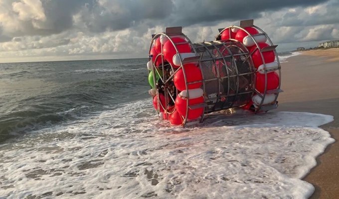 Авантюрист намагався переплисти Атлантику на саморобному судні (6 фото + 1 відео)