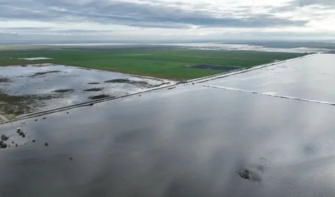 A "ghost lake" that dried up for 130 years has returned to California (3 photos)